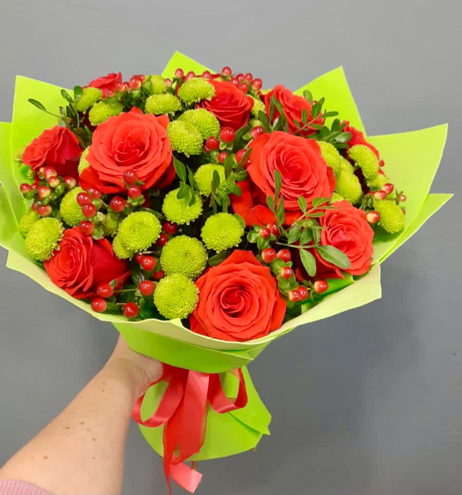 Букет цветов из: Хризантемы и Розы в Ревякино