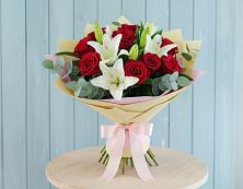 Букет цветов из:  Лилии и Розы в Ревякино