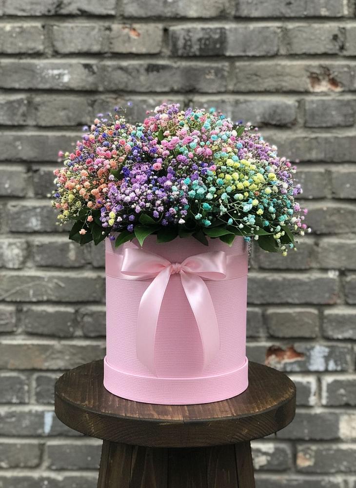 Цветочная композиция из Гипсофила и Розы в шляпной коробке в Ревякино