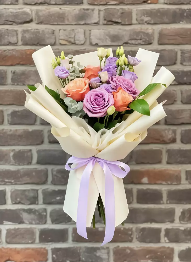 Букет цветов из: Лизиантусы и Розы в Ревякино