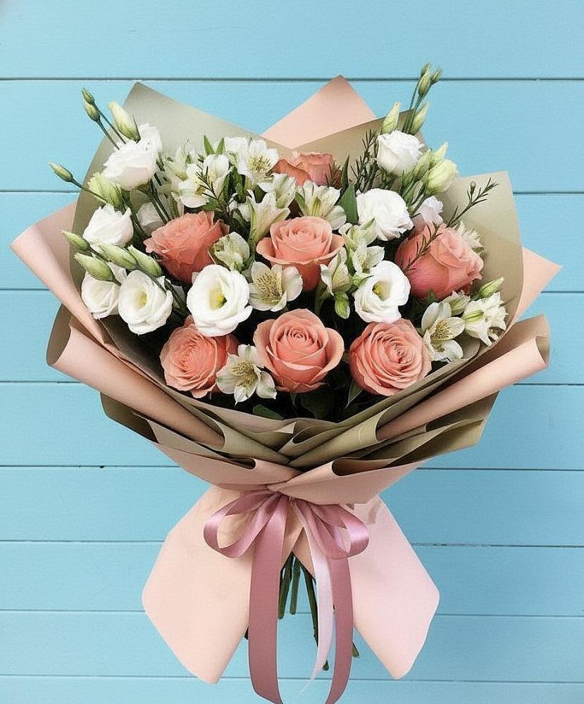 Букет цветов из: Розы, Альстромерии и Лизиантусы в Ревякино