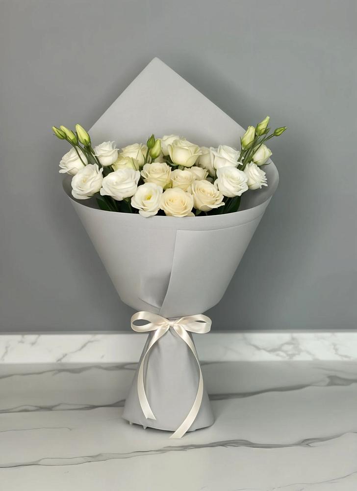 Букет цветов из: Розы и Лизиантусы в Ревякино