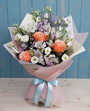 Букет цветов из:  Лизиантусы, Розы, Альстромерии и Гипсофила в Ревякино