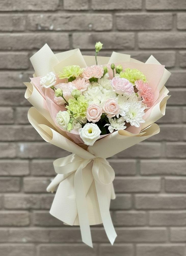 Букет цветов из: Гвоздики, Розы, Лизиантусы и Хризантемы в Ревякино