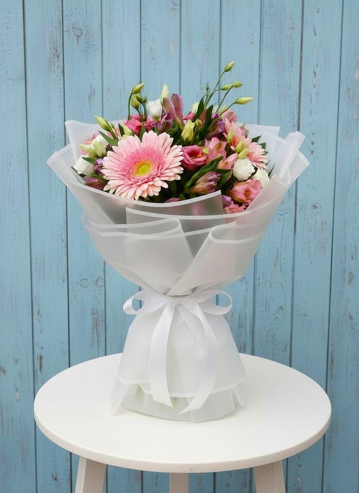 Букет цветов из: Герберы, Альстромерии и Лизиантусы в Ревякино