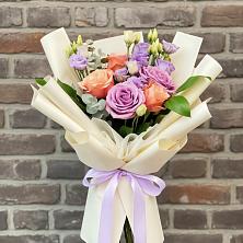 Букет цветов из:  Лизиантусы и Розы в Ревякино