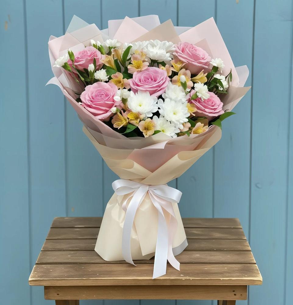 Букет цветов из: Гвоздики, Орхидеи и Розы в Ревякино