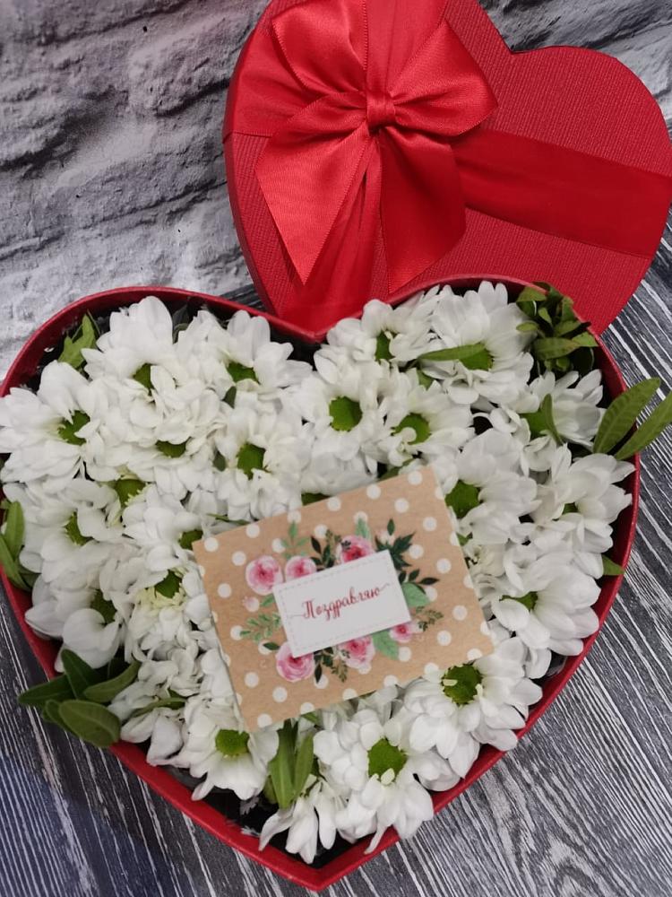 Цветочная композиция из Хризантемы в виде сердца в Ревякино