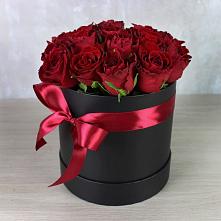 Цветочная композиция из Розы в шляпной коробке в Ревякино