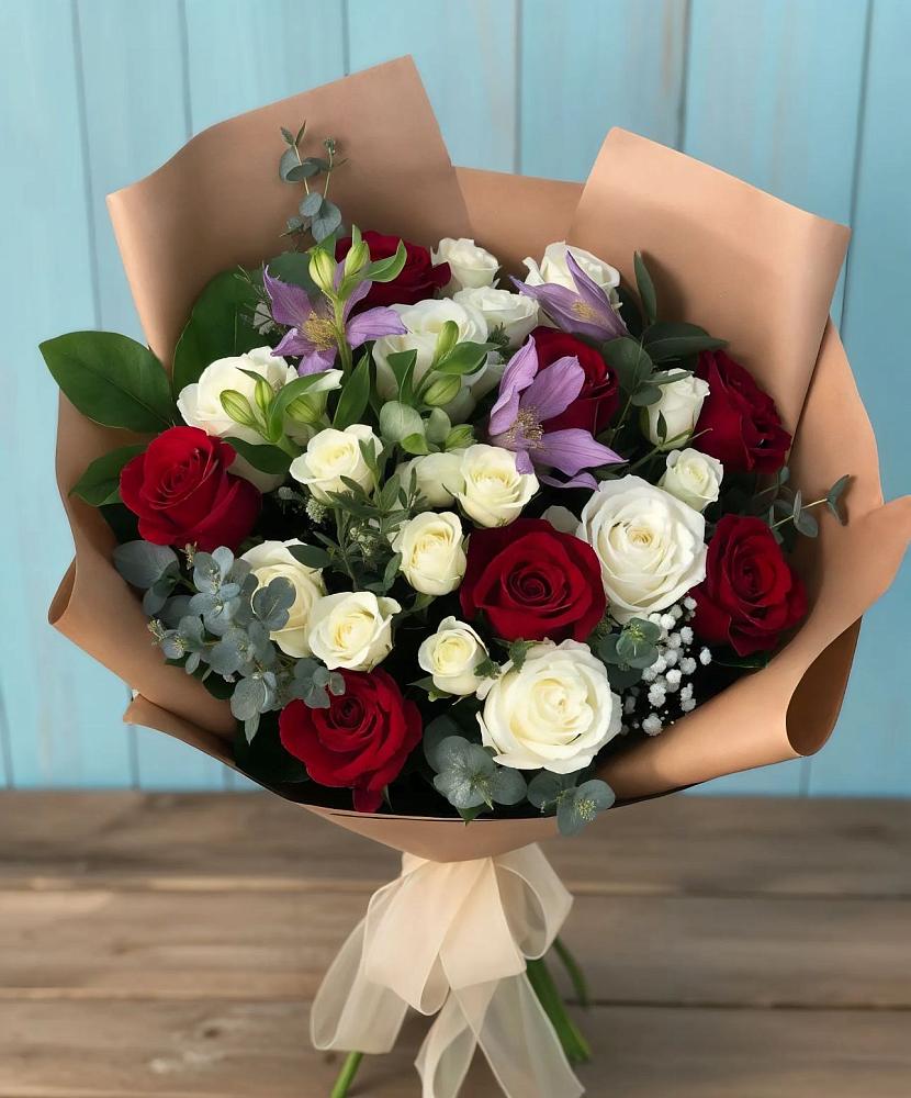 Букет цветов из: Розы и Альстромерии в Ревякино