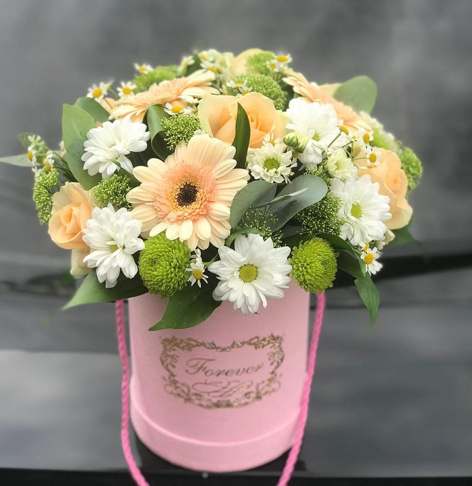 Цветочная композиция из Розы, Герберы и Хризантемы в шляпной коробке в Ревякино