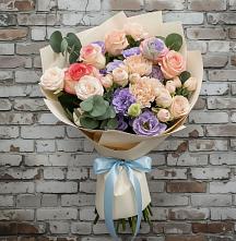 Букет цветов из:  Розы, Лизиантусы и Гвоздики в Ревякино