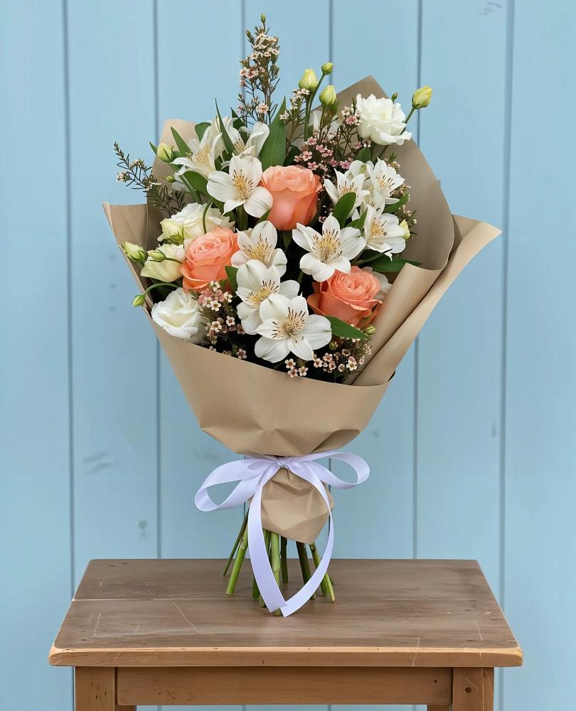 Букет цветов из: Альстромерии, Лизиантусы, Розы и Хризантемы в Ревякино